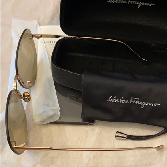 Authentic Salvatore Ferragamo Butterfly main image 8